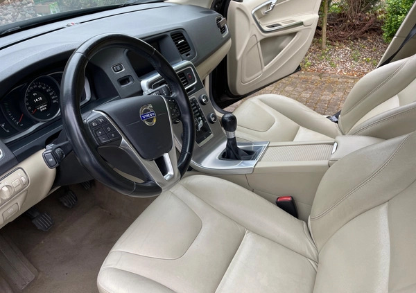 Volvo V60 cena 43900 przebieg: 278000, rok produkcji 2014 z Nowy Tomyśl małe 172